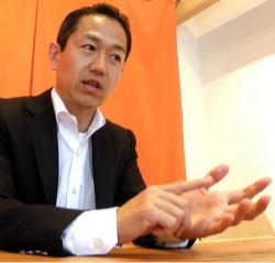 駿河屋当主:一桝靖人